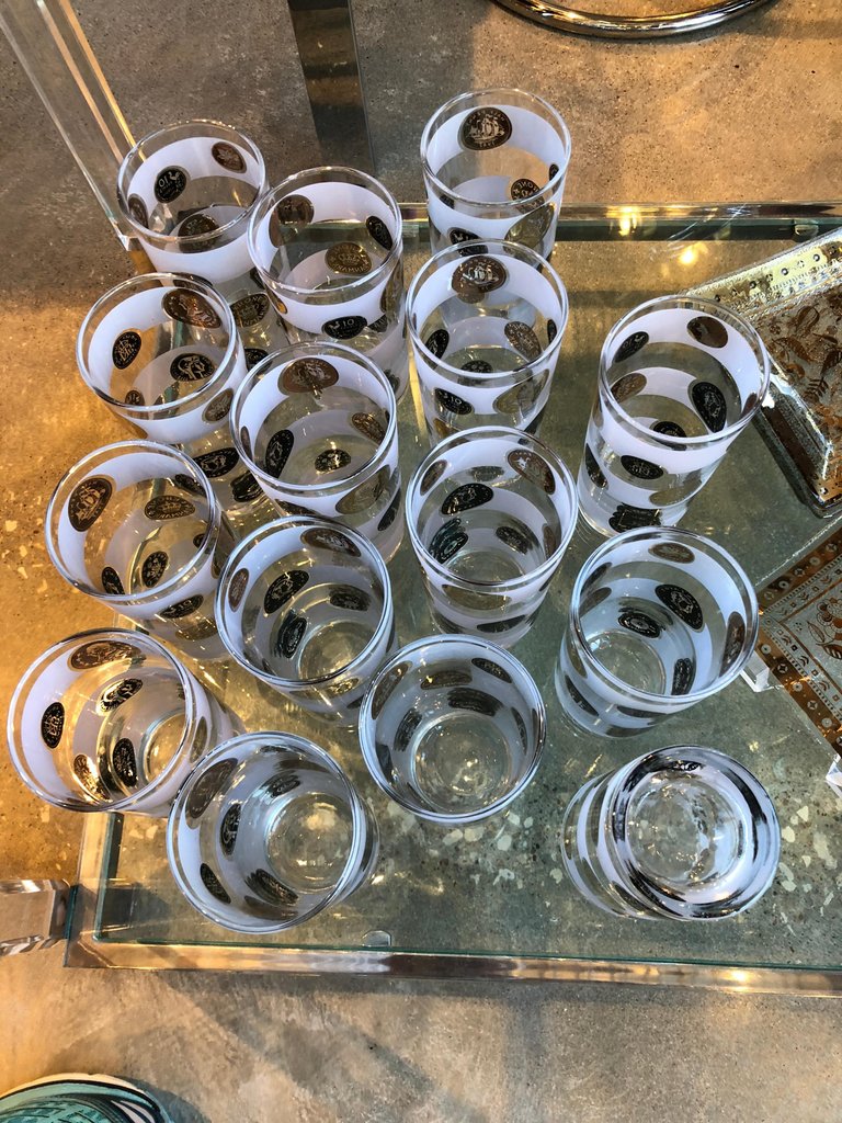 https://mrspkandoz.com/wp-content/uploads/2018/11/S15-Mid-Century-Modern-Libbey-Old-Coin-Tom-Collins-Cocktail-Glasses-11.jpg
